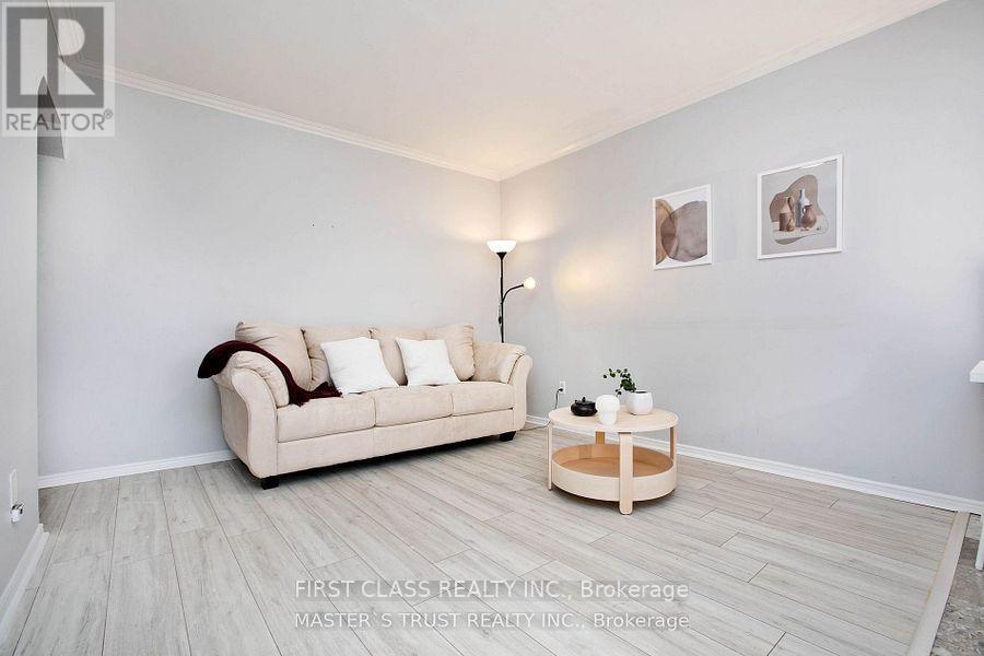 Photo 6 of 7 2910 Keele Street, Toronto ON