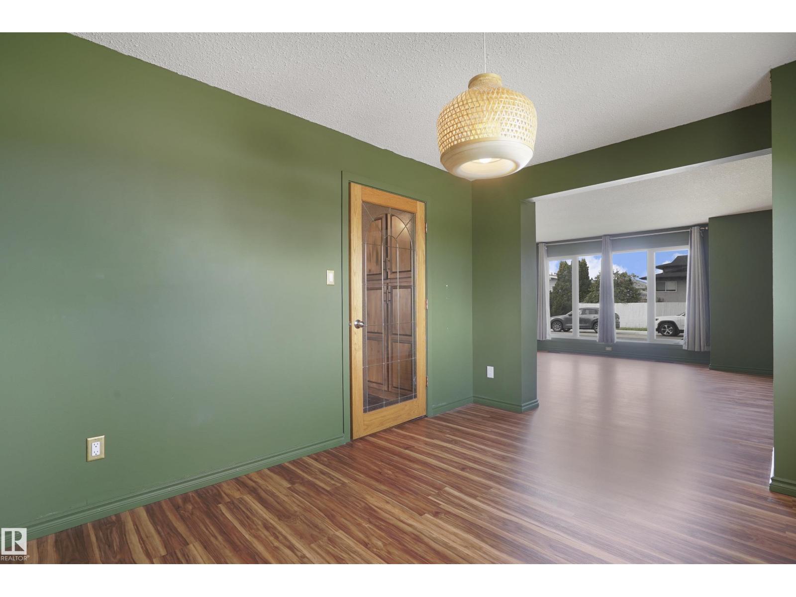 Photo 10 of 15447 103 St Nw, Edmonton AB