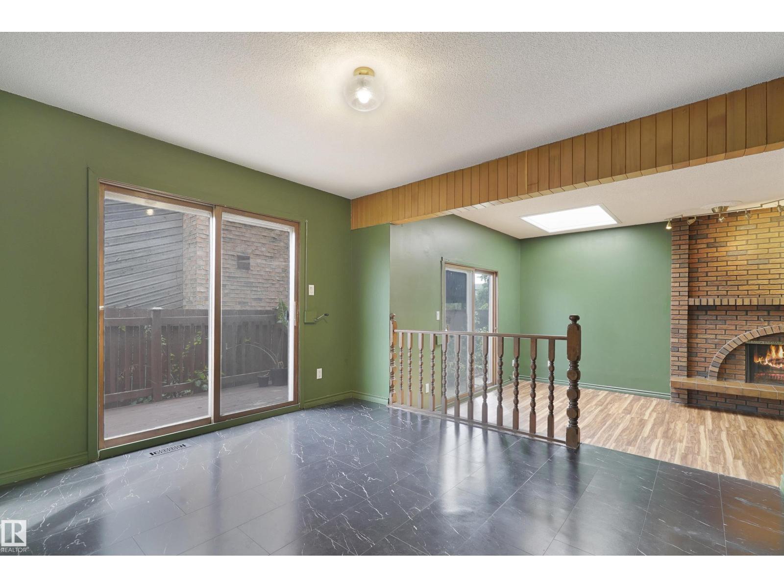 Photo 11 of 15447 103 St Nw, Edmonton AB