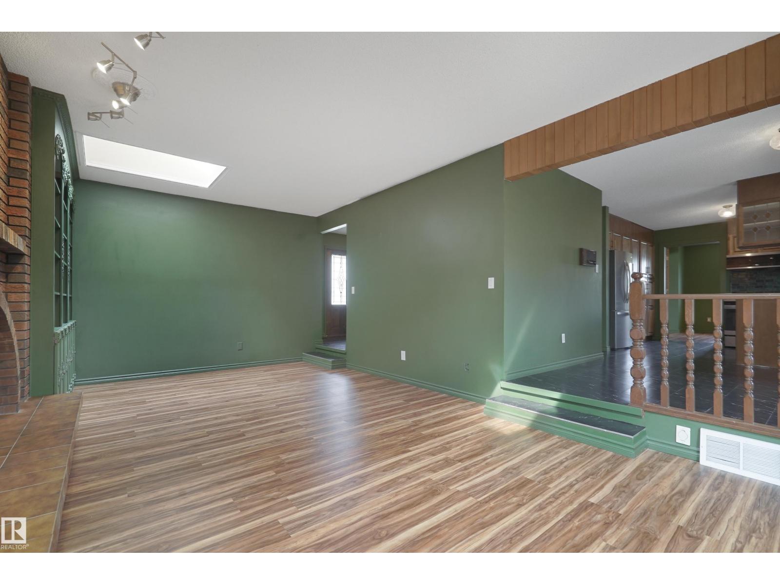 Photo 15 of 15447 103 St Nw, Edmonton AB