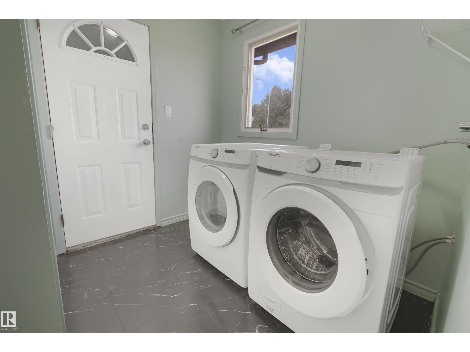Photo 18 of 15447 103 St Nw, Edmonton AB