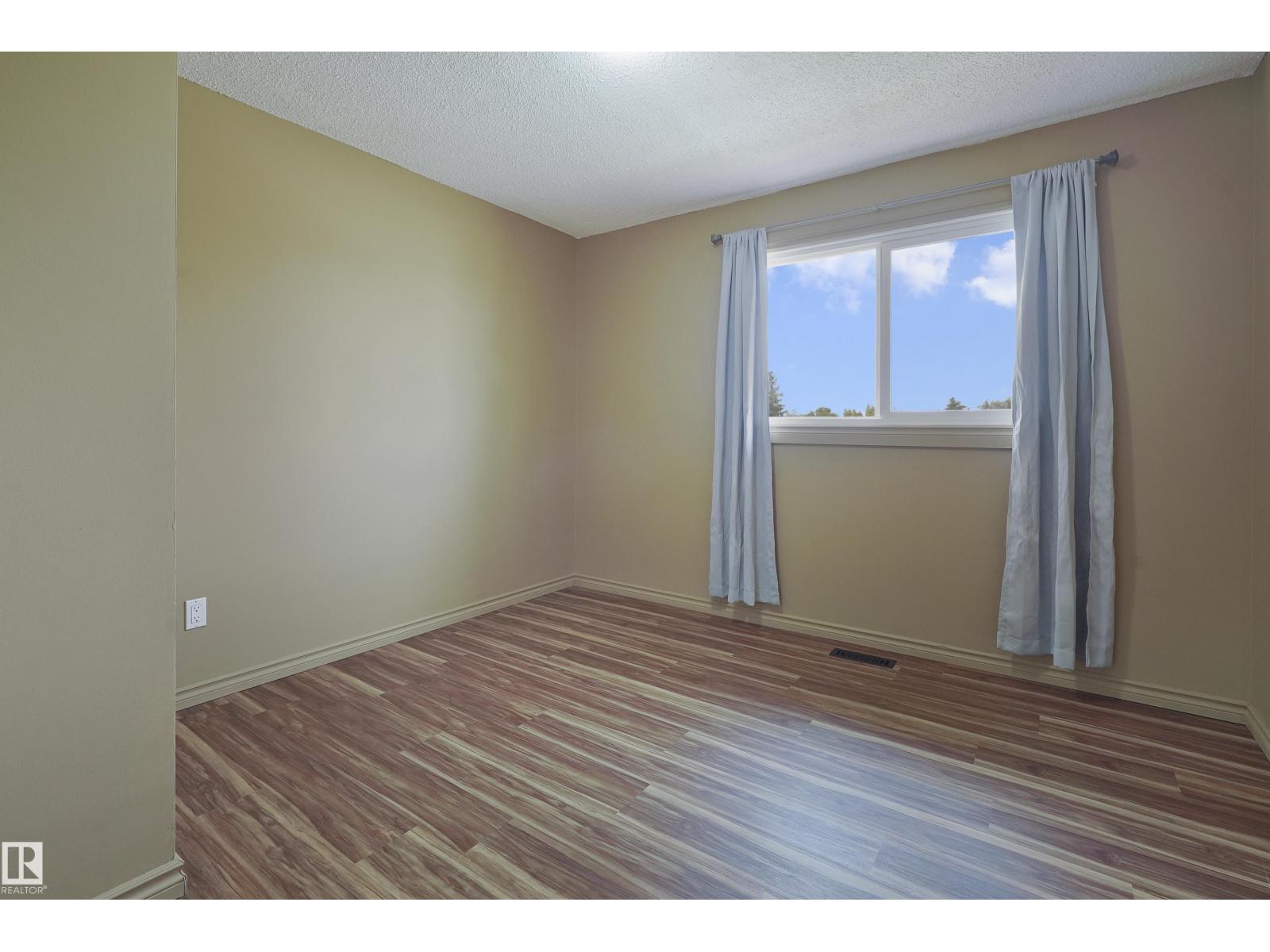 Photo 19 of 15447 103 St Nw, Edmonton AB