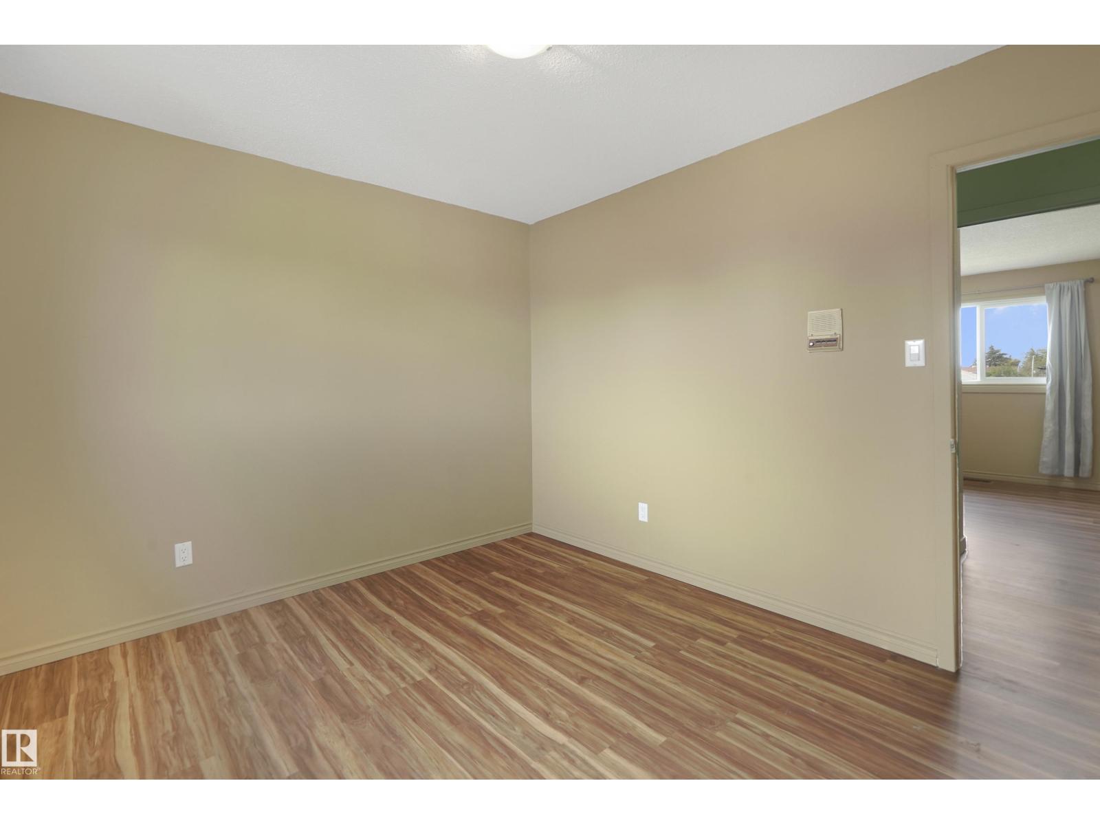 Photo 25 of 15447 103 St Nw, Edmonton AB
