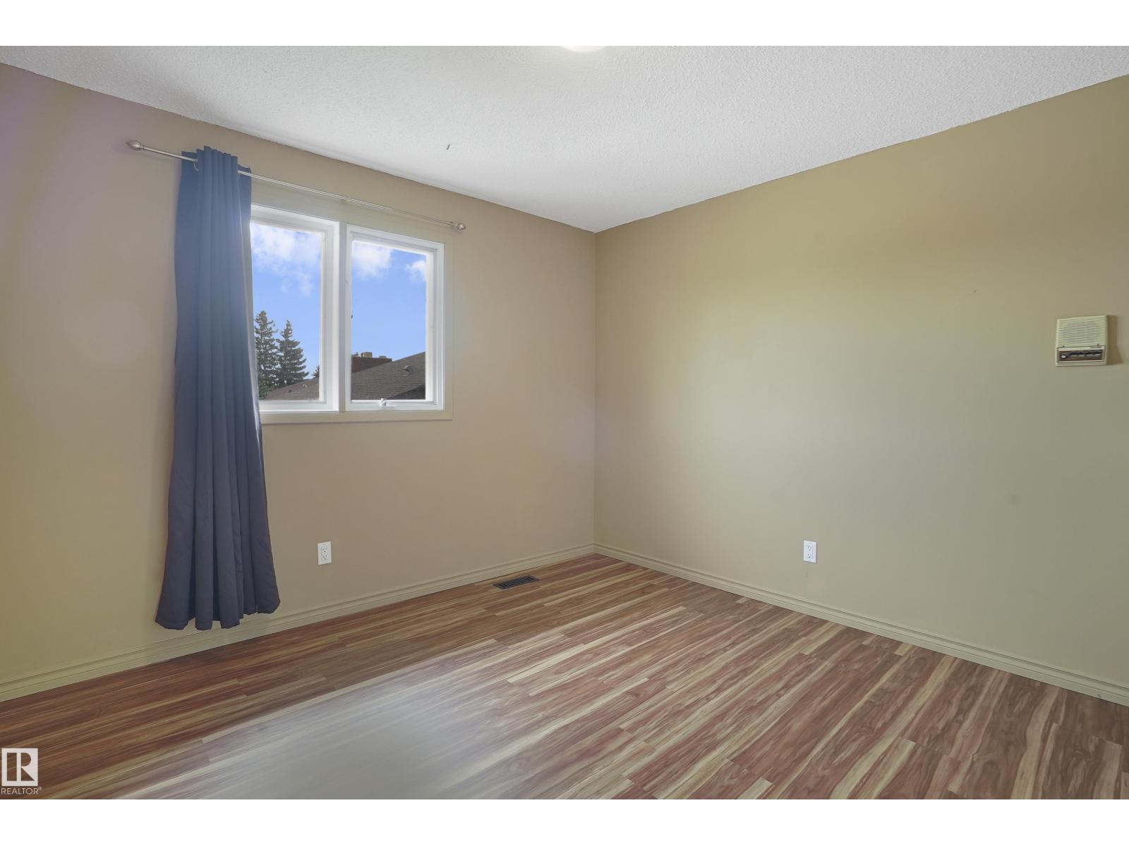 Photo 32 of 15447 103 St Nw, Edmonton AB