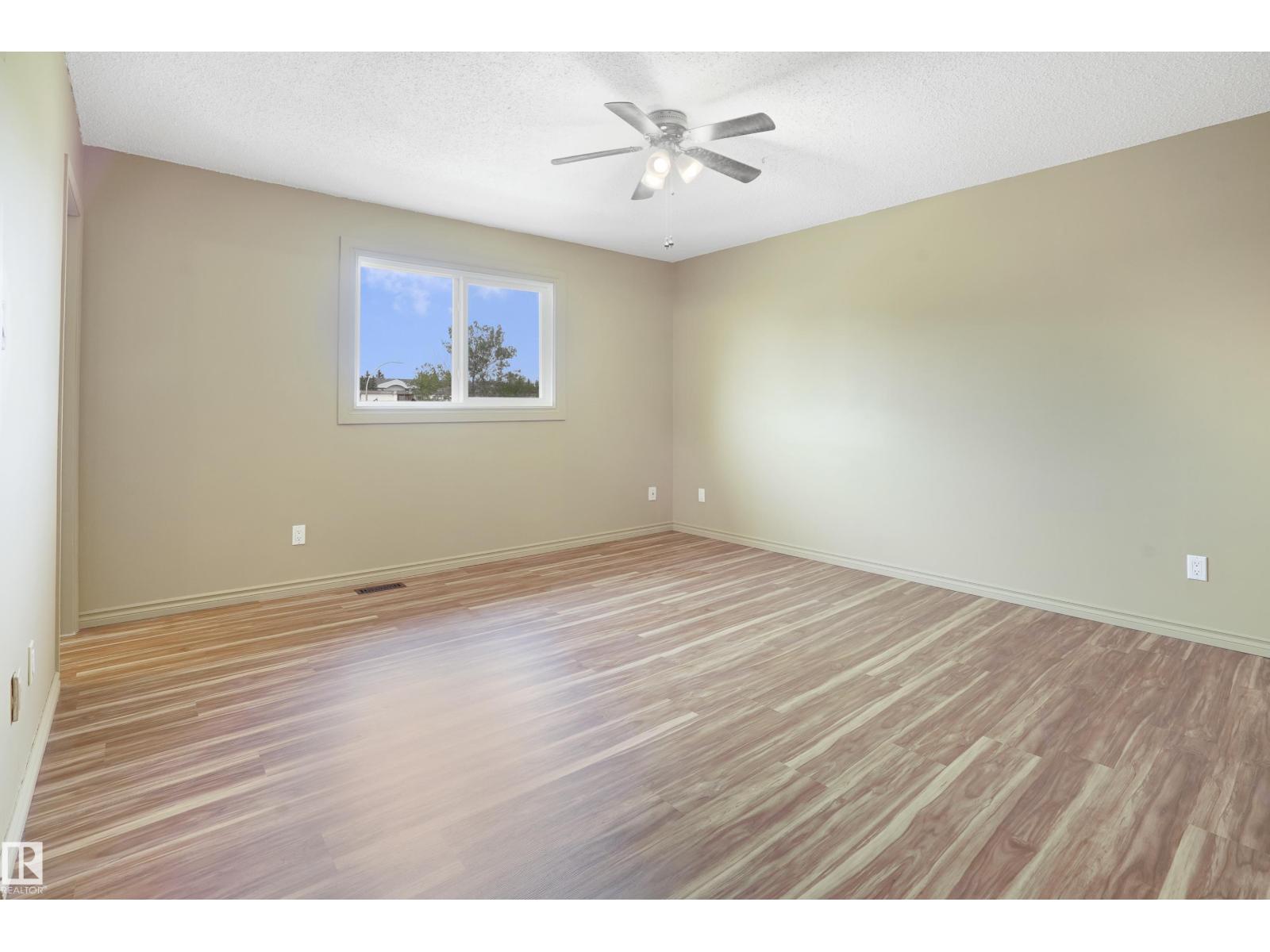 Photo 33 of 15447 103 St Nw, Edmonton AB