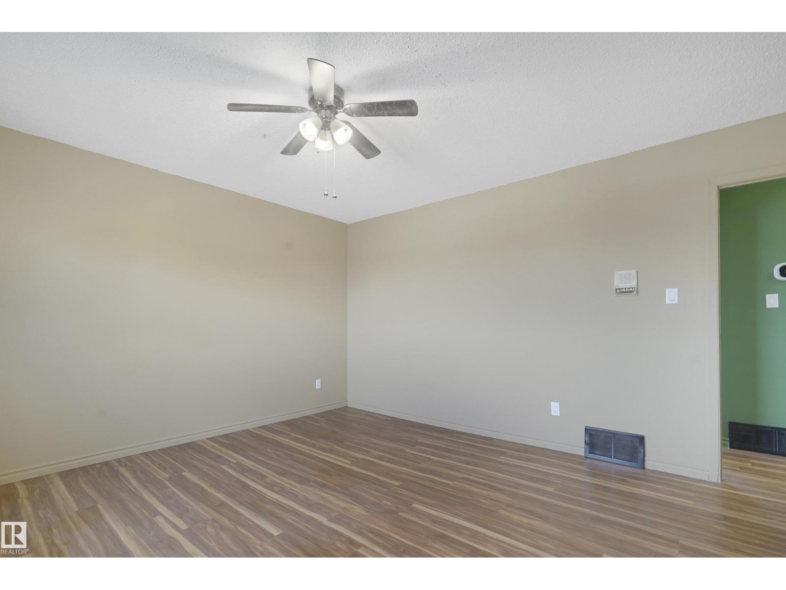 Photo 36 of 15447 103 St Nw, Edmonton AB