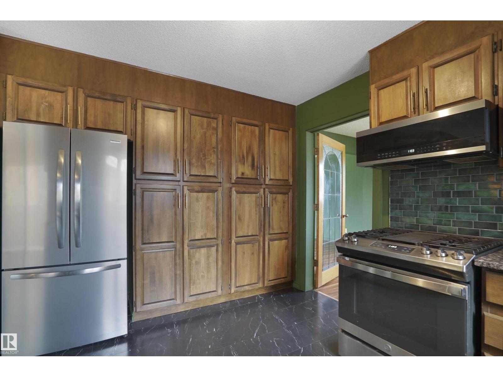 Photo 4 of 15447 103 St Nw, Edmonton AB