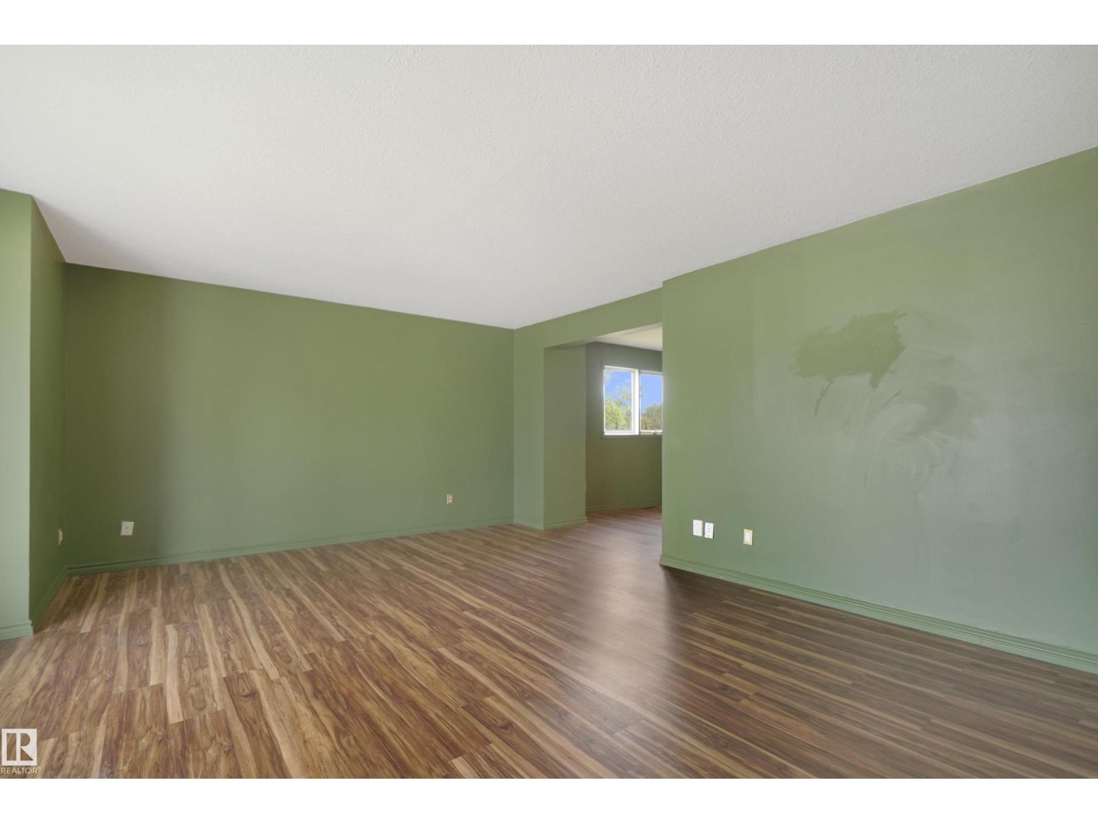 Photo 7 of 15447 103 St Nw, Edmonton AB