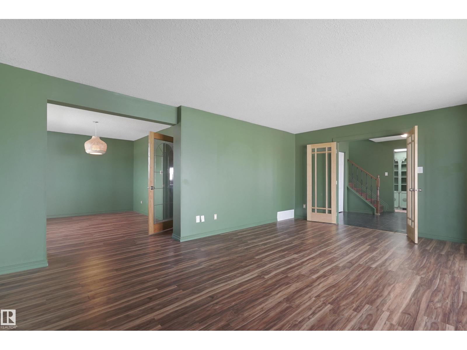 Photo 8 of 15447 103 St Nw, Edmonton AB
