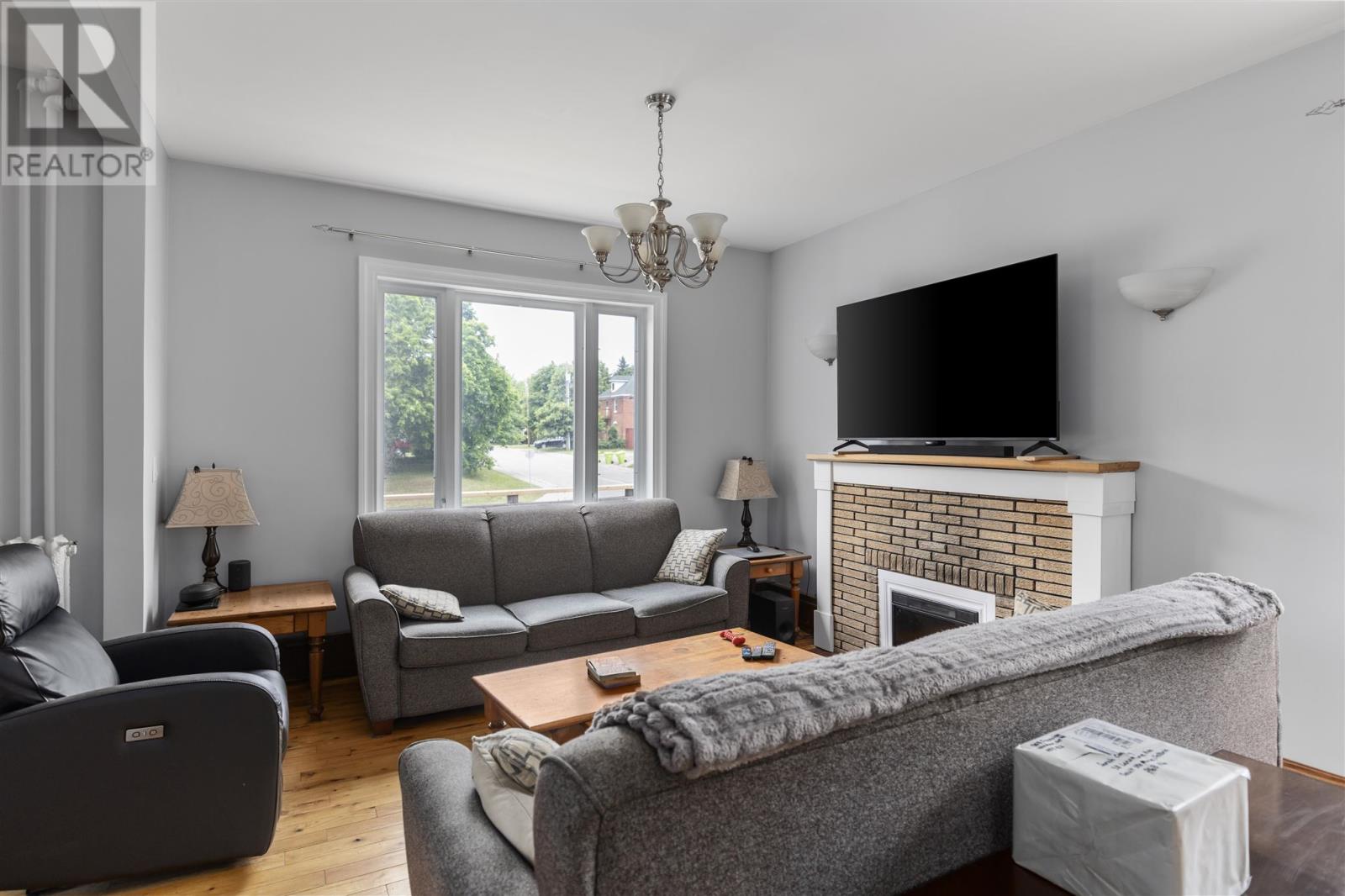 Photo 9 of 58 Lansdowne Ave, Sault Ste Marie ON