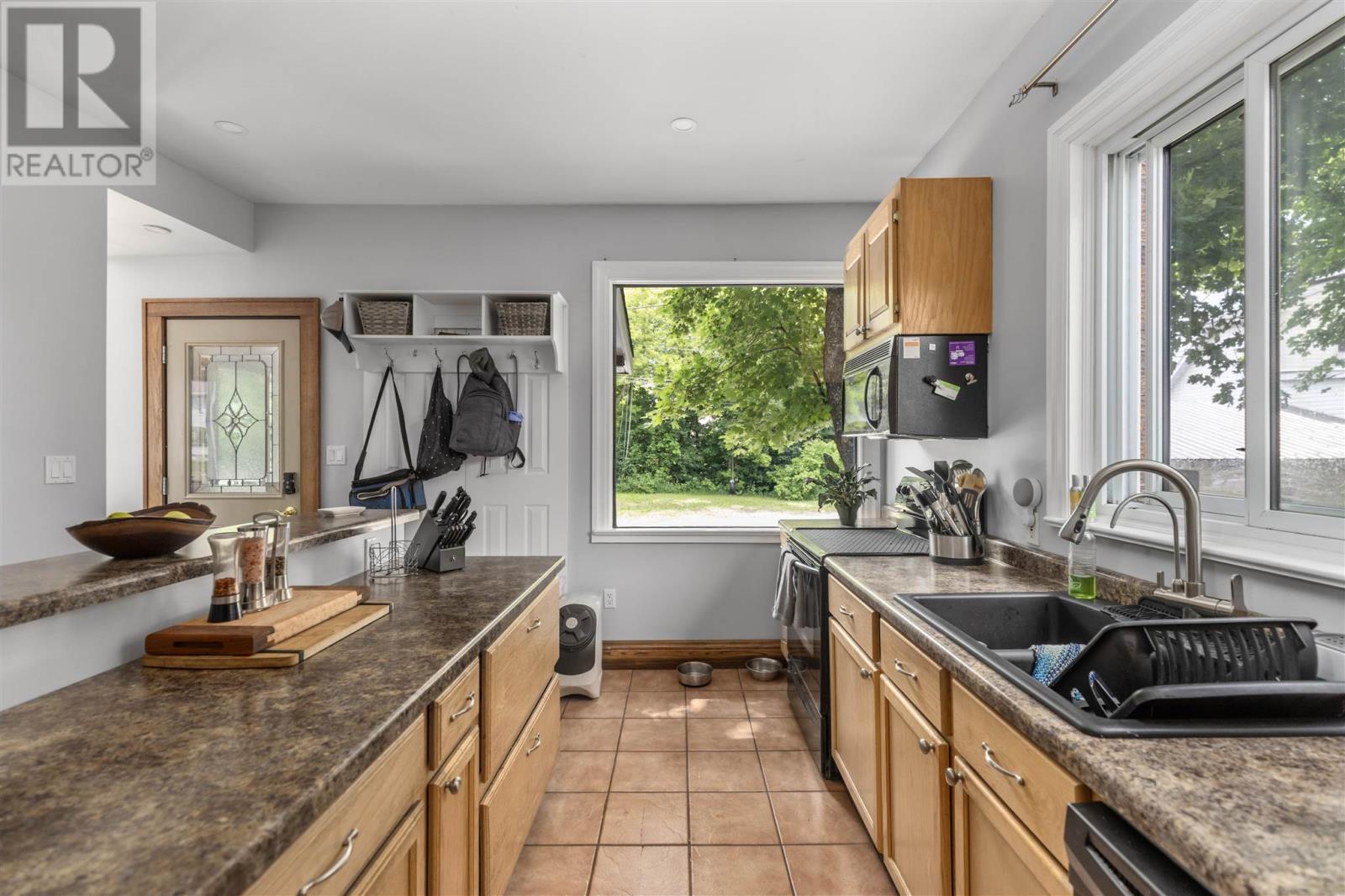 Photo 4 of 58 Lansdowne Ave, Sault Ste Marie ON