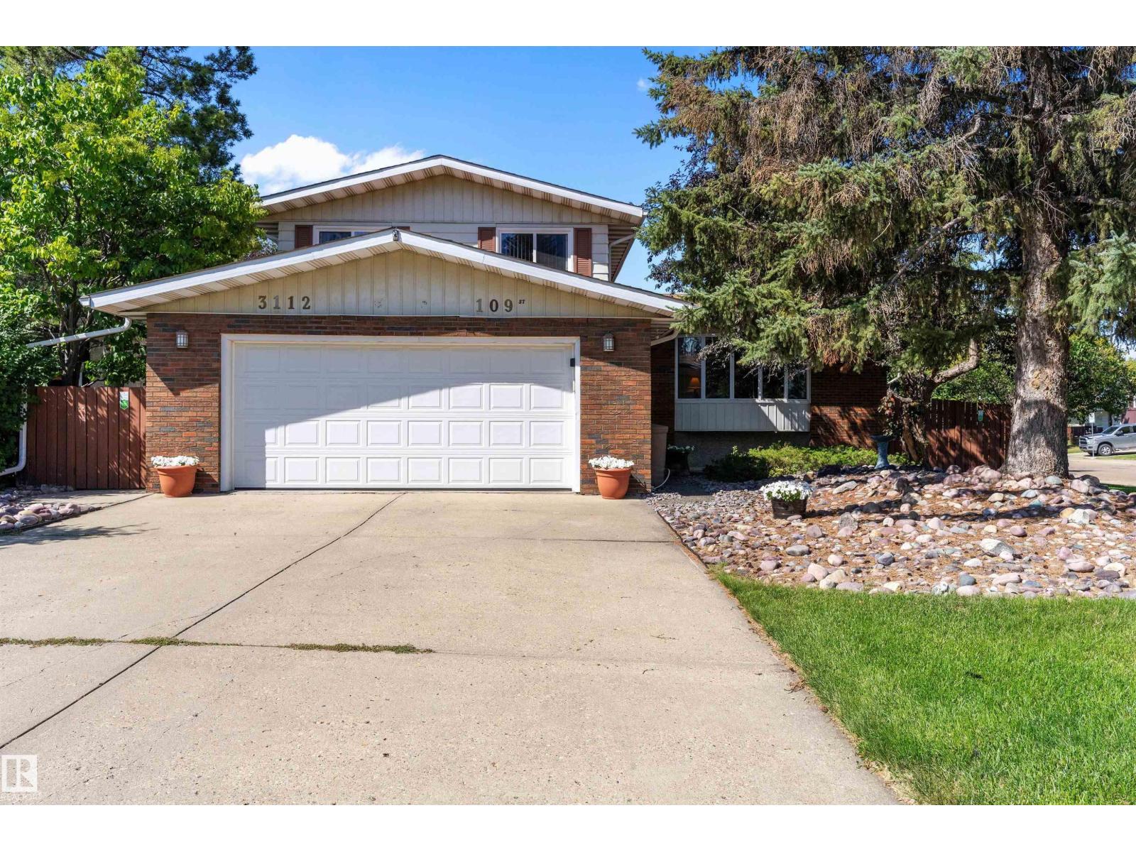 Photo 19 of 3112 109 St Nw, Edmonton AB