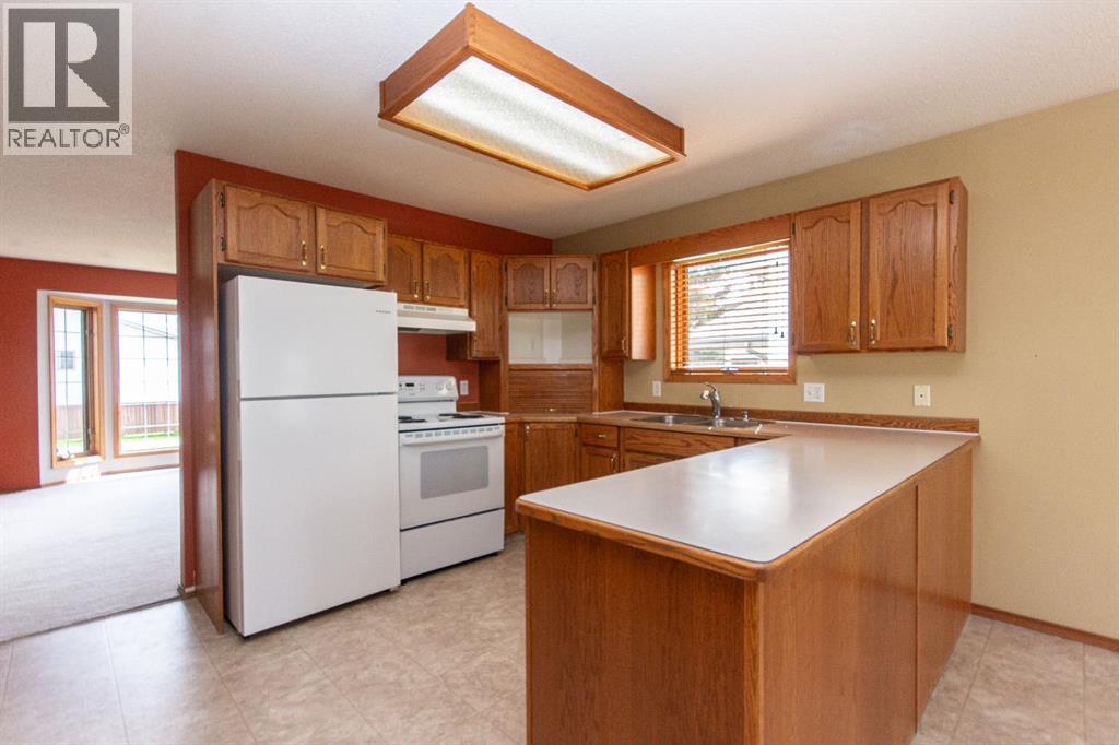 Photo 7 of 66 Edwards Crescent, Red Deer AB