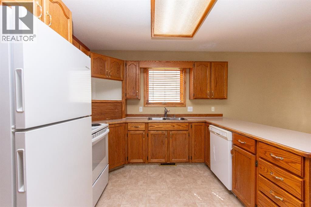 Photo 6 of 66 Edwards Crescent, Red Deer AB