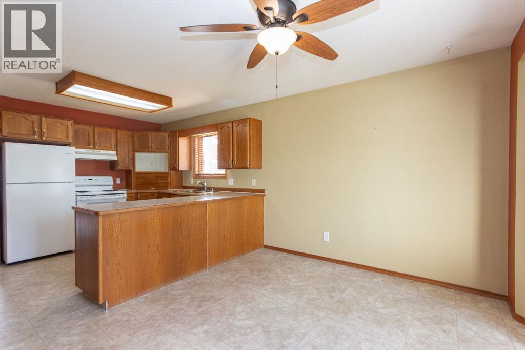 Photo 12 of 66 Edwards Crescent, Red Deer AB