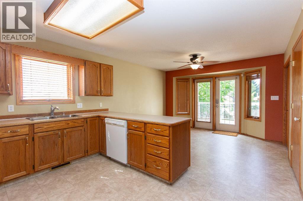 Photo 13 of 66 Edwards Crescent, Red Deer AB