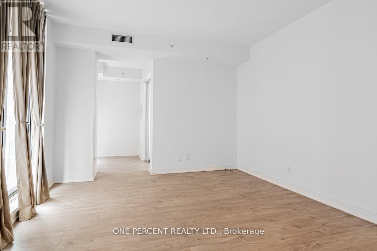 Photo 4 of 426 30 Nelson Street, Toronto ON