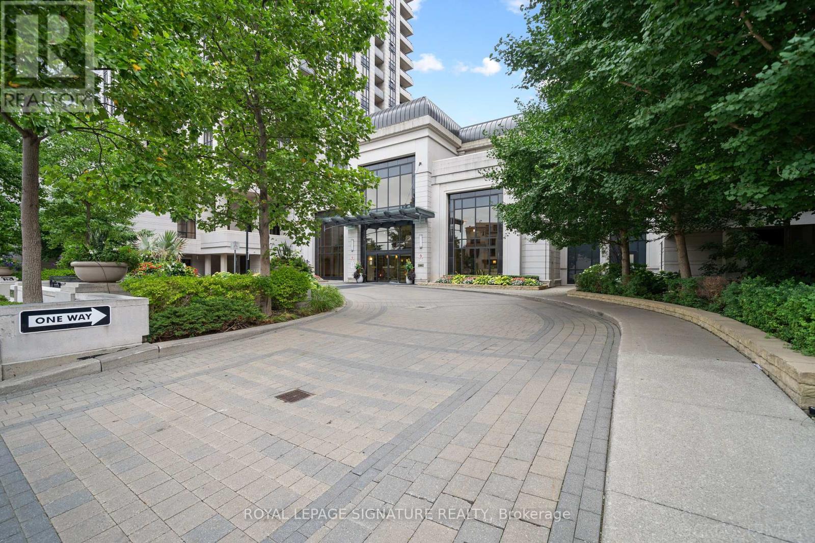 Photo 1 of 825 100 Harrison Garden Boulevard, Toronto ON