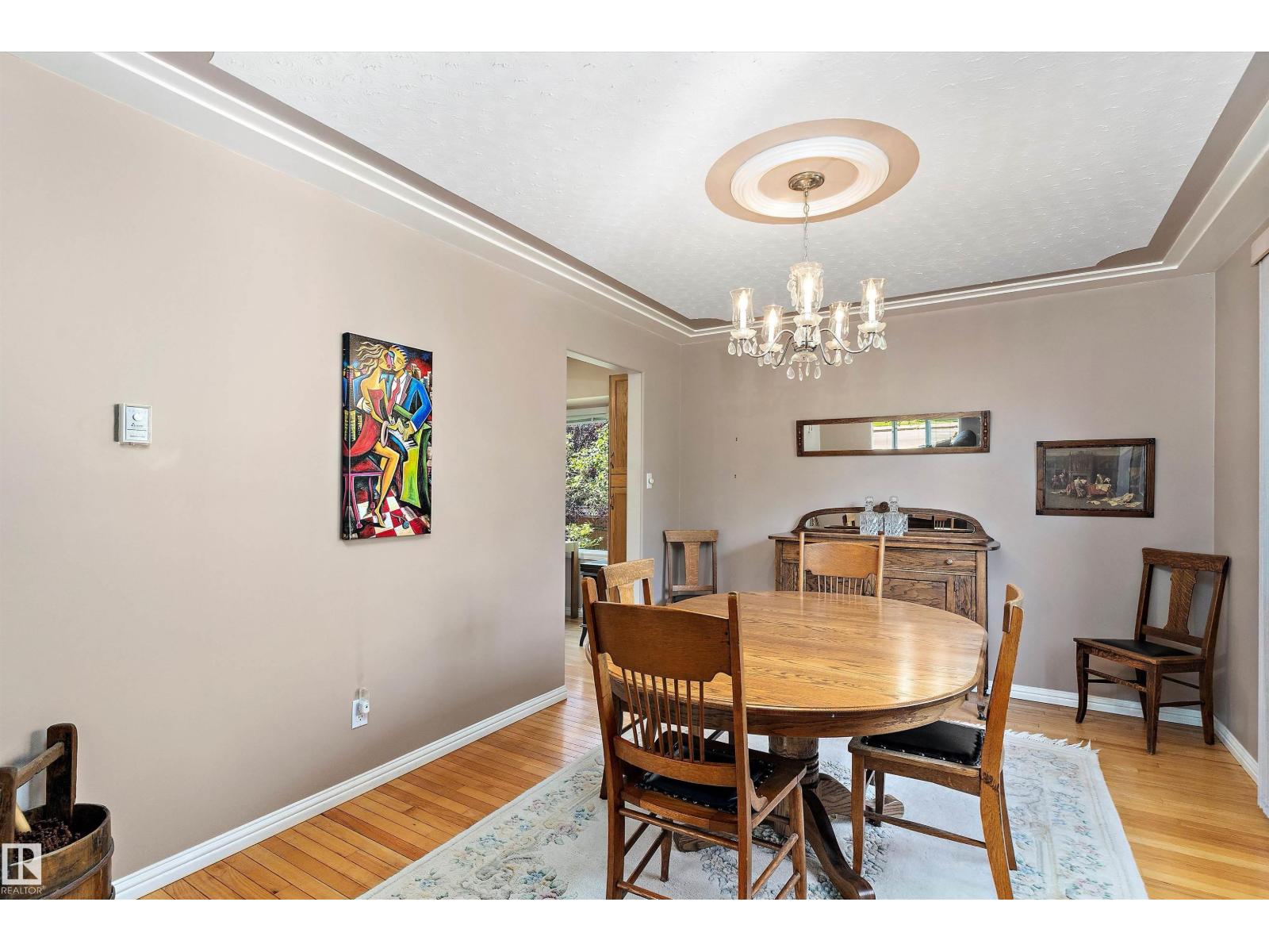 Photo 13 of 3112 109 St Nw, Edmonton AB