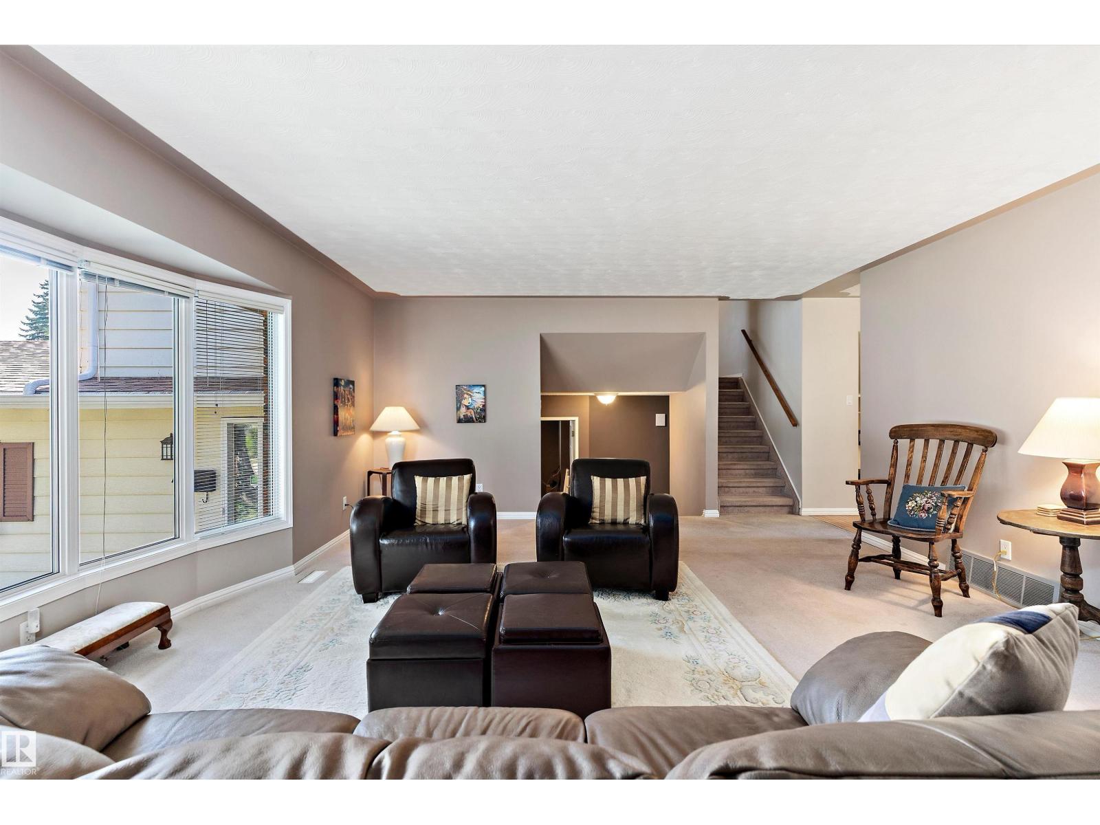 Photo 14 of 3112 109 St Nw, Edmonton AB