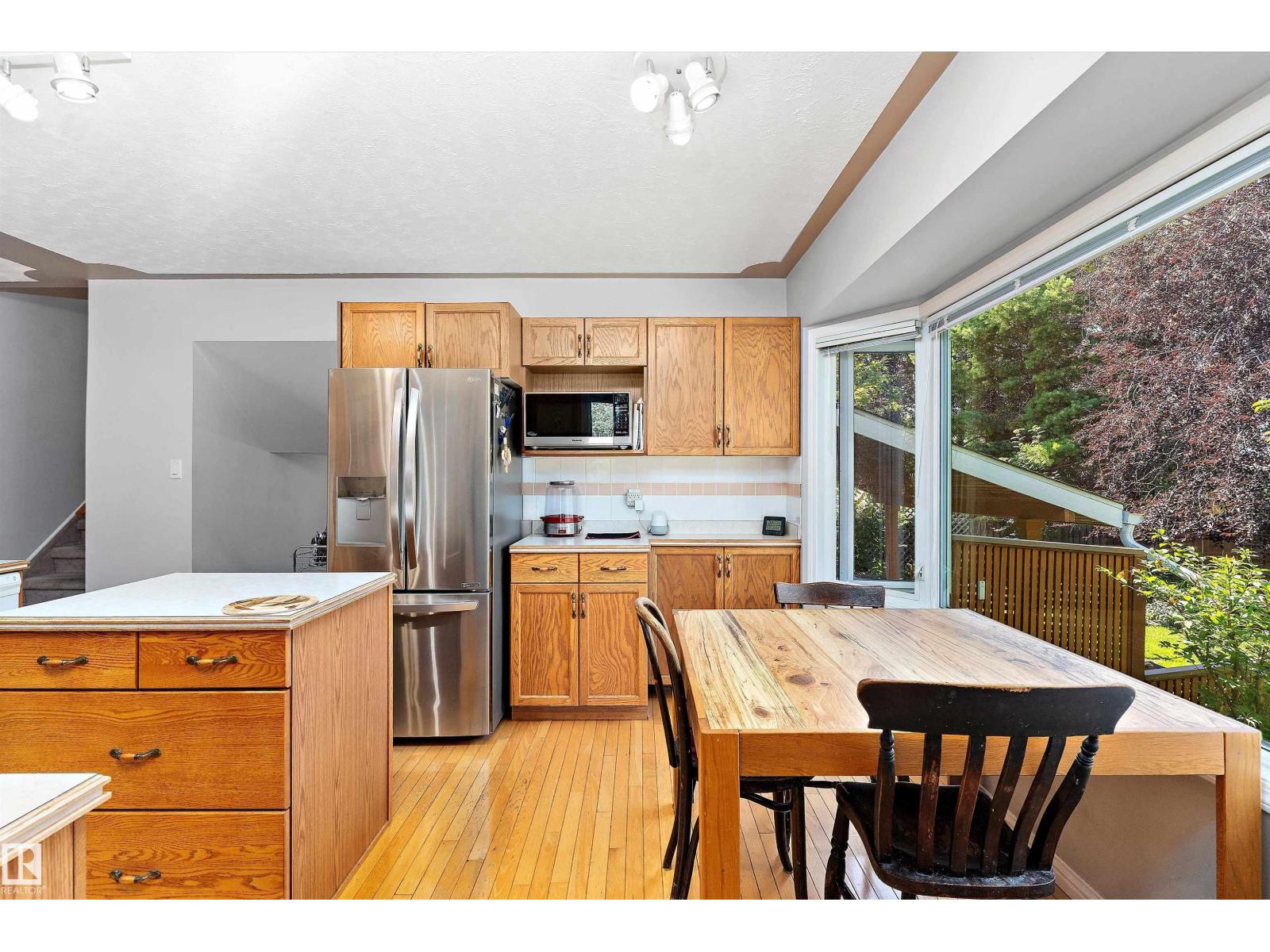 Photo 18 of 3112 109 St Nw, Edmonton AB