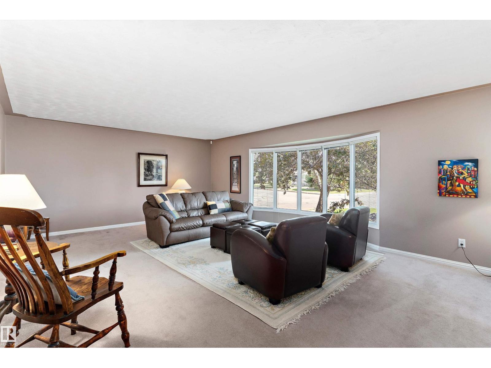 Photo 21 of 3112 109 St Nw, Edmonton AB