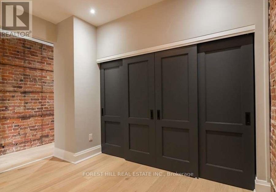 Photo 17 of 2nd Flr 1216 Dundas Street W, Toronto ON
