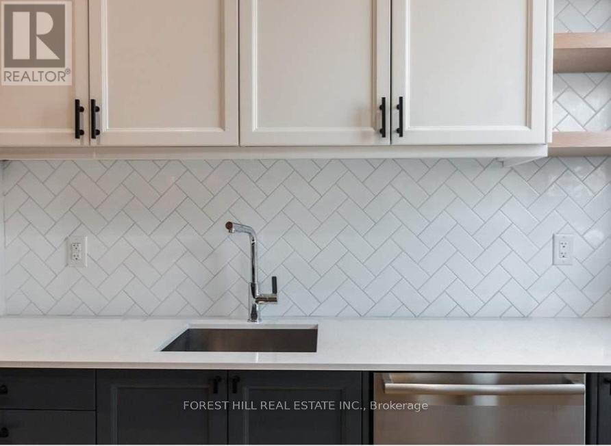 Photo 14 of 2nd Flr 1216 Dundas Street W, Toronto ON