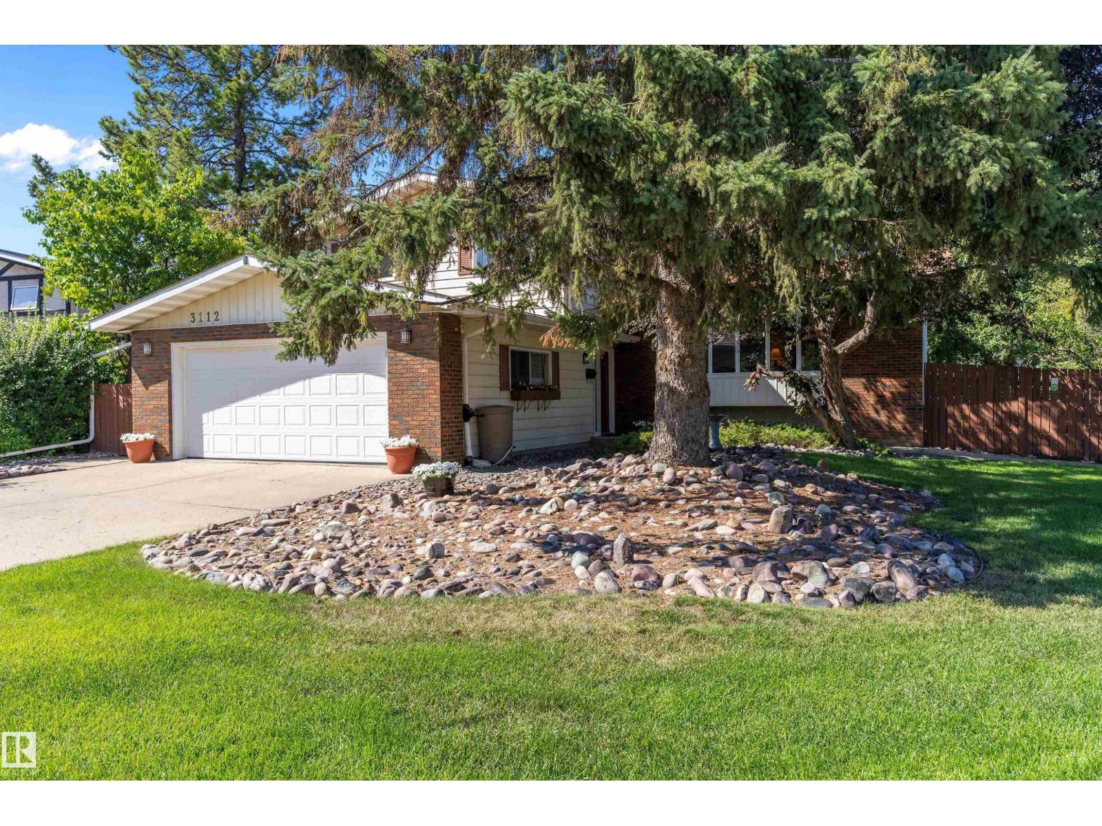 Photo 6 of 3112 109 St Nw, Edmonton AB