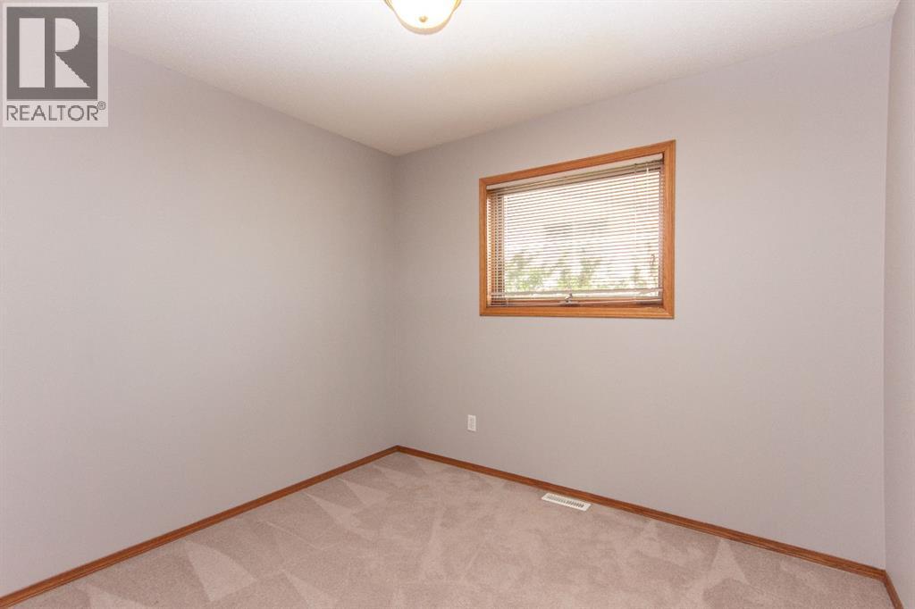 Photo 31 of 66 Edwards Crescent, Red Deer AB