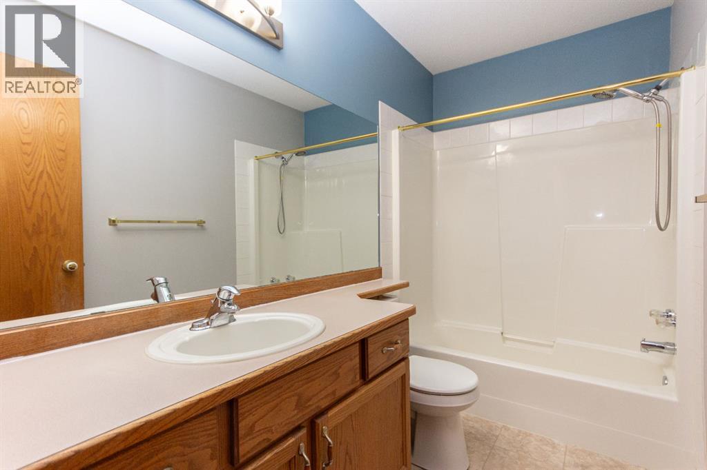 Photo 27 of 66 Edwards Crescent, Red Deer AB
