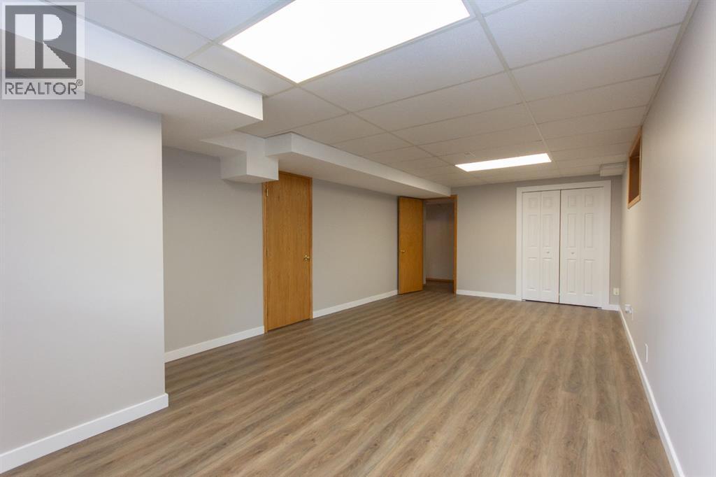 Photo 2 of 66 Edwards Crescent, Red Deer AB