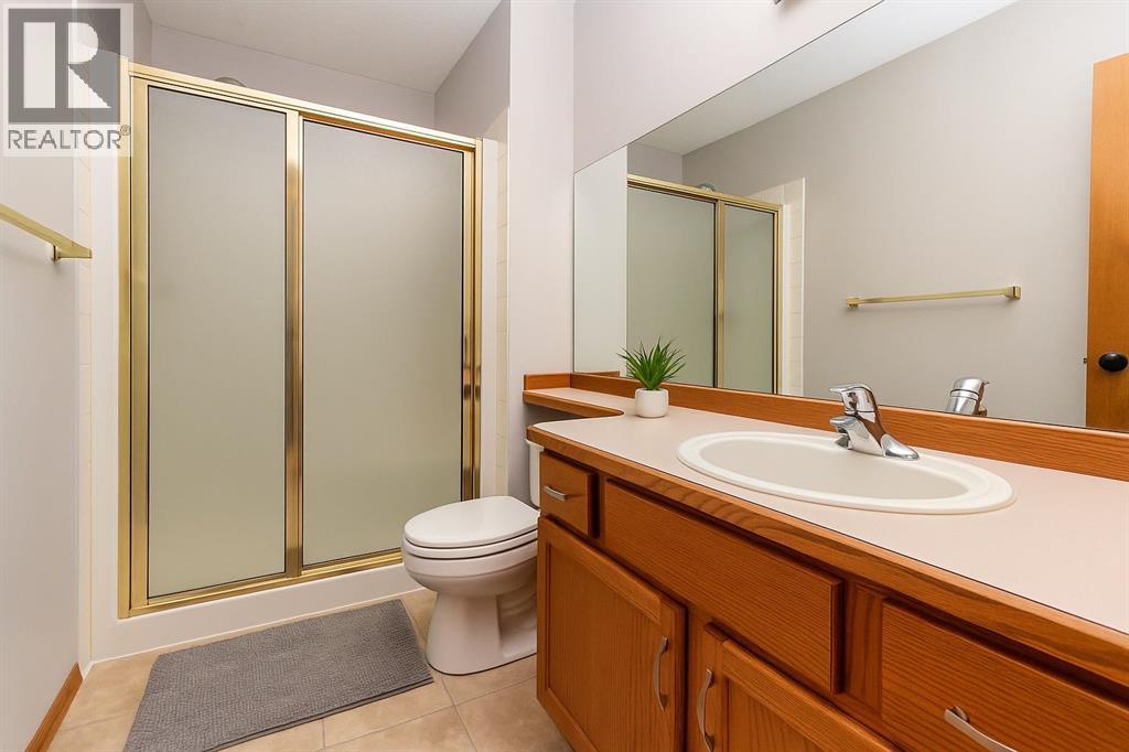 Photo 15 of 66 Edwards Crescent, Red Deer AB