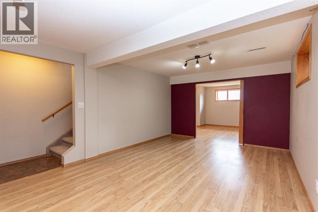 Photo 26 of 66 Edwards Crescent, Red Deer AB