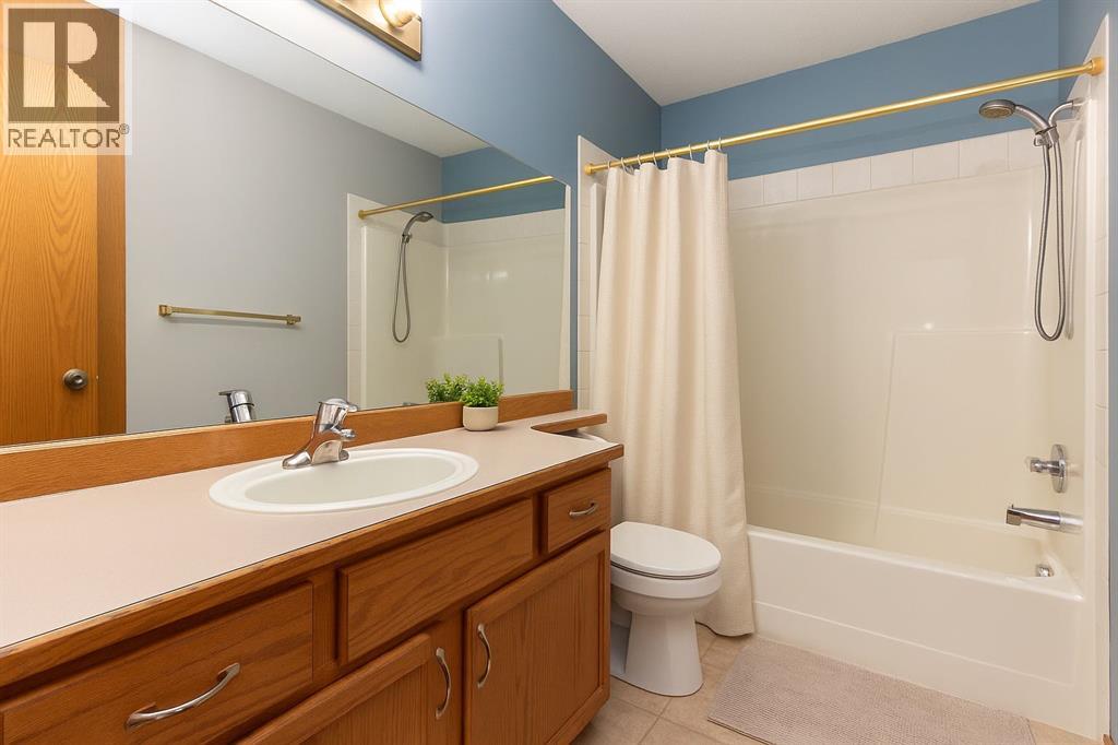 Photo 14 of 66 Edwards Crescent, Red Deer AB
