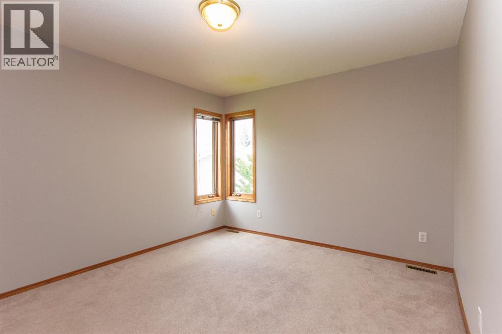 Photo 5 of 66 Edwards Crescent, Red Deer AB