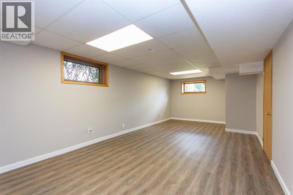 Photo 25 of 66 Edwards Crescent, Red Deer AB