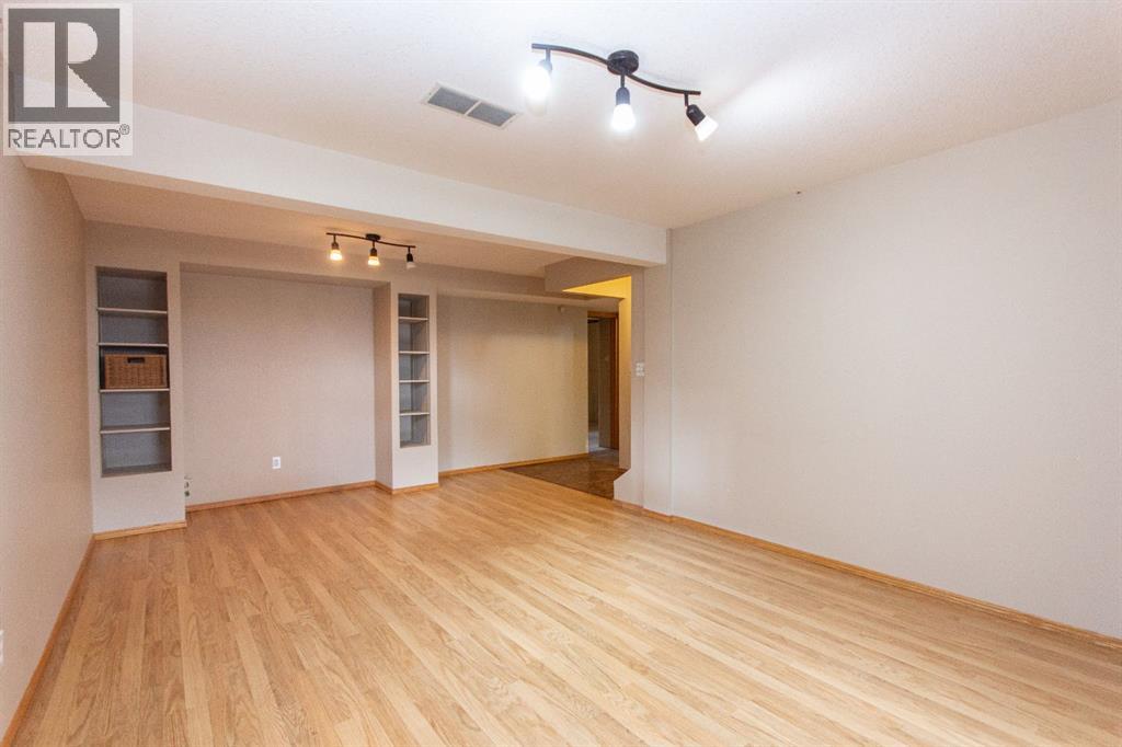 Photo 20 of 66 Edwards Crescent, Red Deer AB