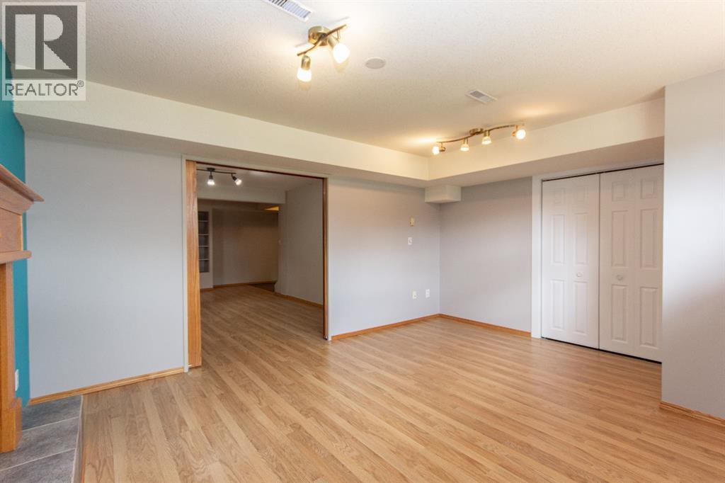 Photo 8 of 66 Edwards Crescent, Red Deer AB