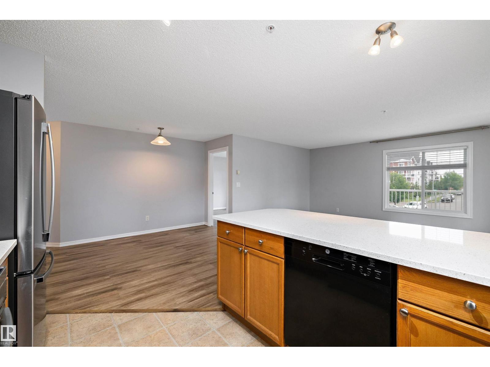 Photo 3 of 201 4407 23 St Nw, Edmonton AB