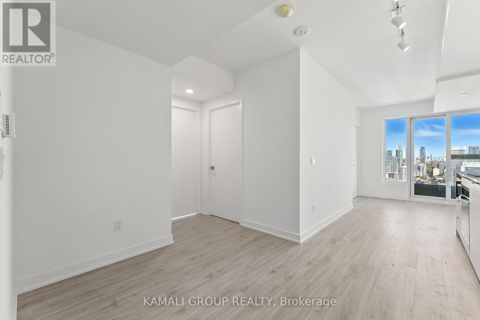 Photo 8 of 4503 252 Church Street, Toronto ON