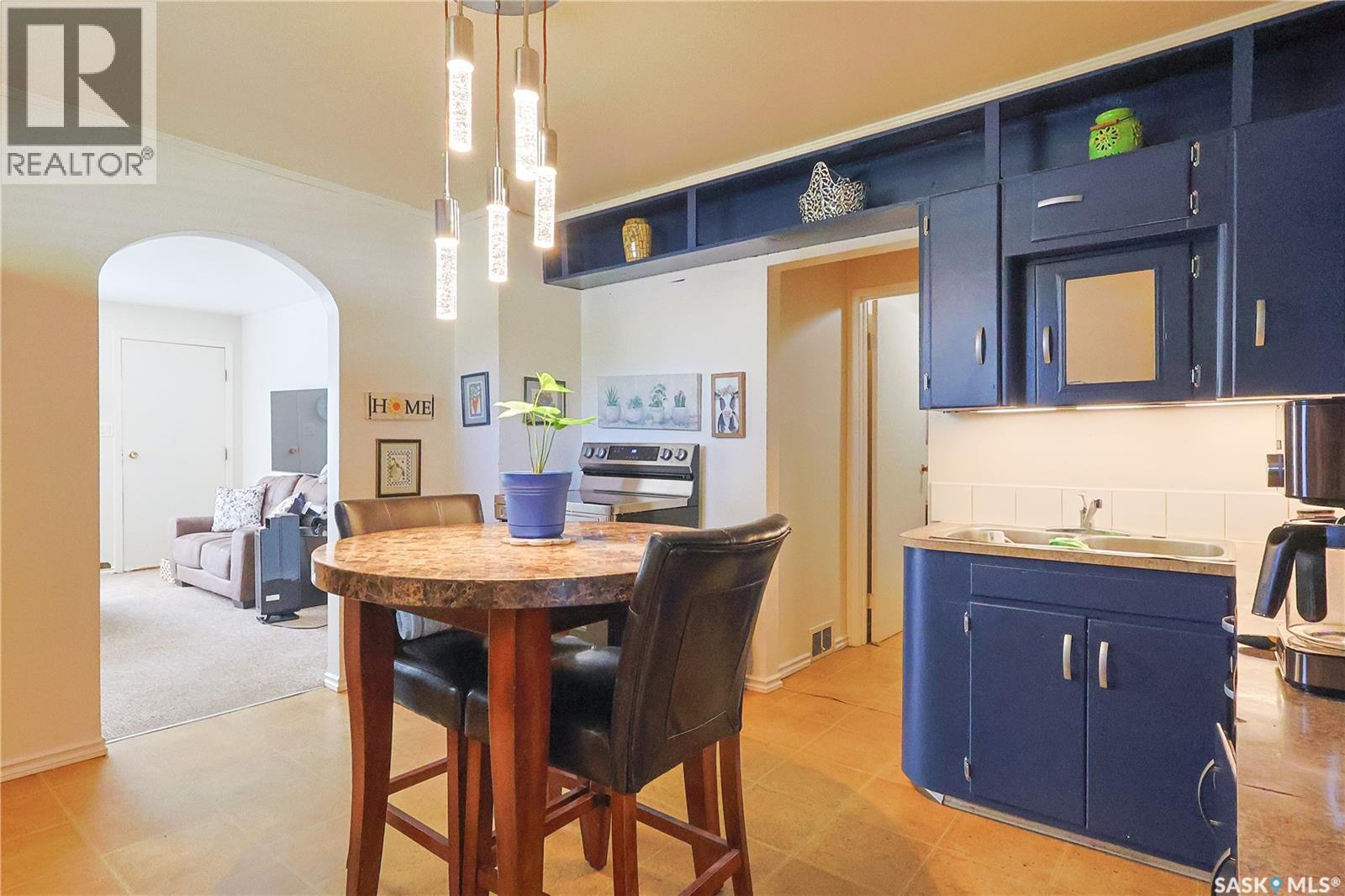 Photo 4 of 215 Redwing Road, Buckland Rm No 491 SK