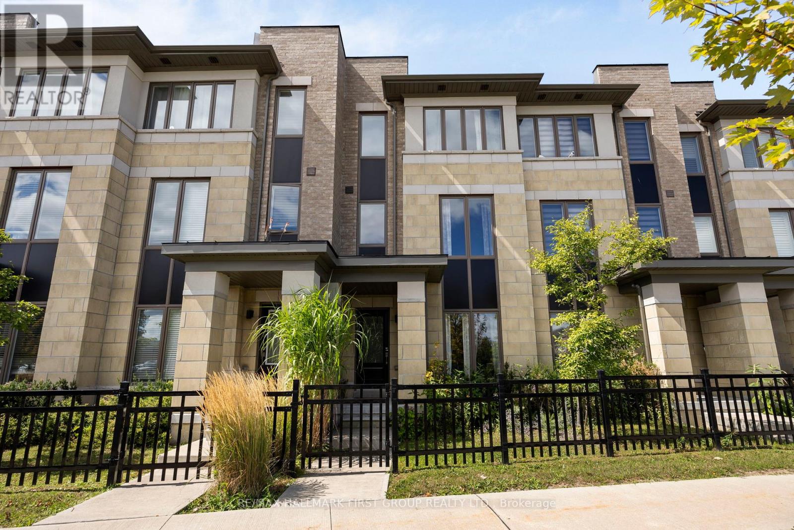 Photo 32 of 79 7 Shawfield Way, Whitby ON