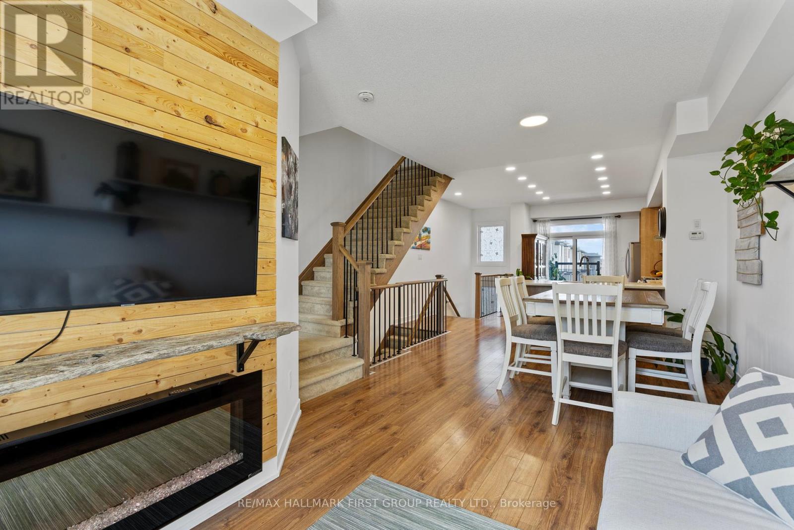 Photo 6 of 79 7 Shawfield Way, Whitby ON
