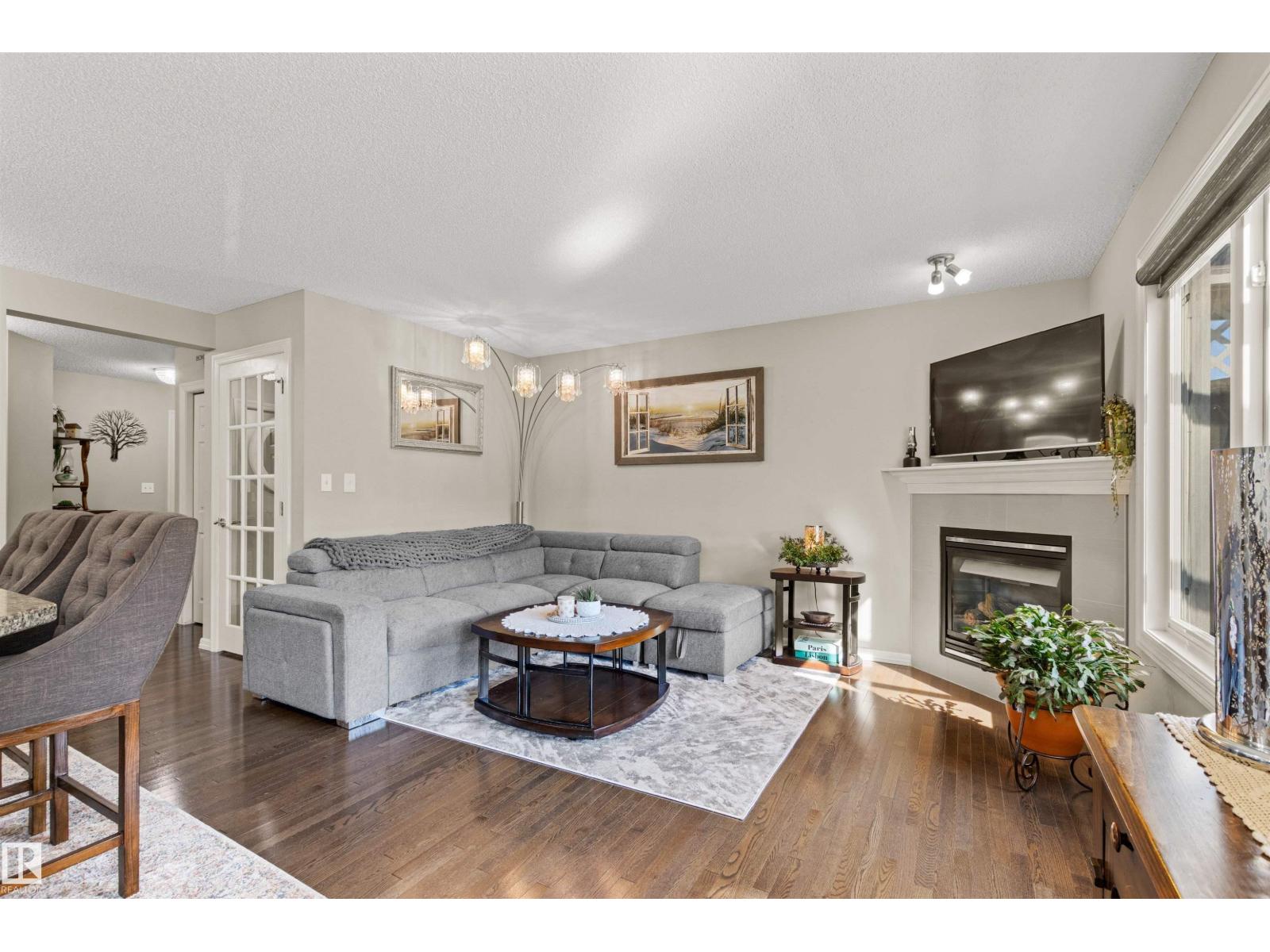 Photo 4 of 147 51 St Sw, Edmonton AB