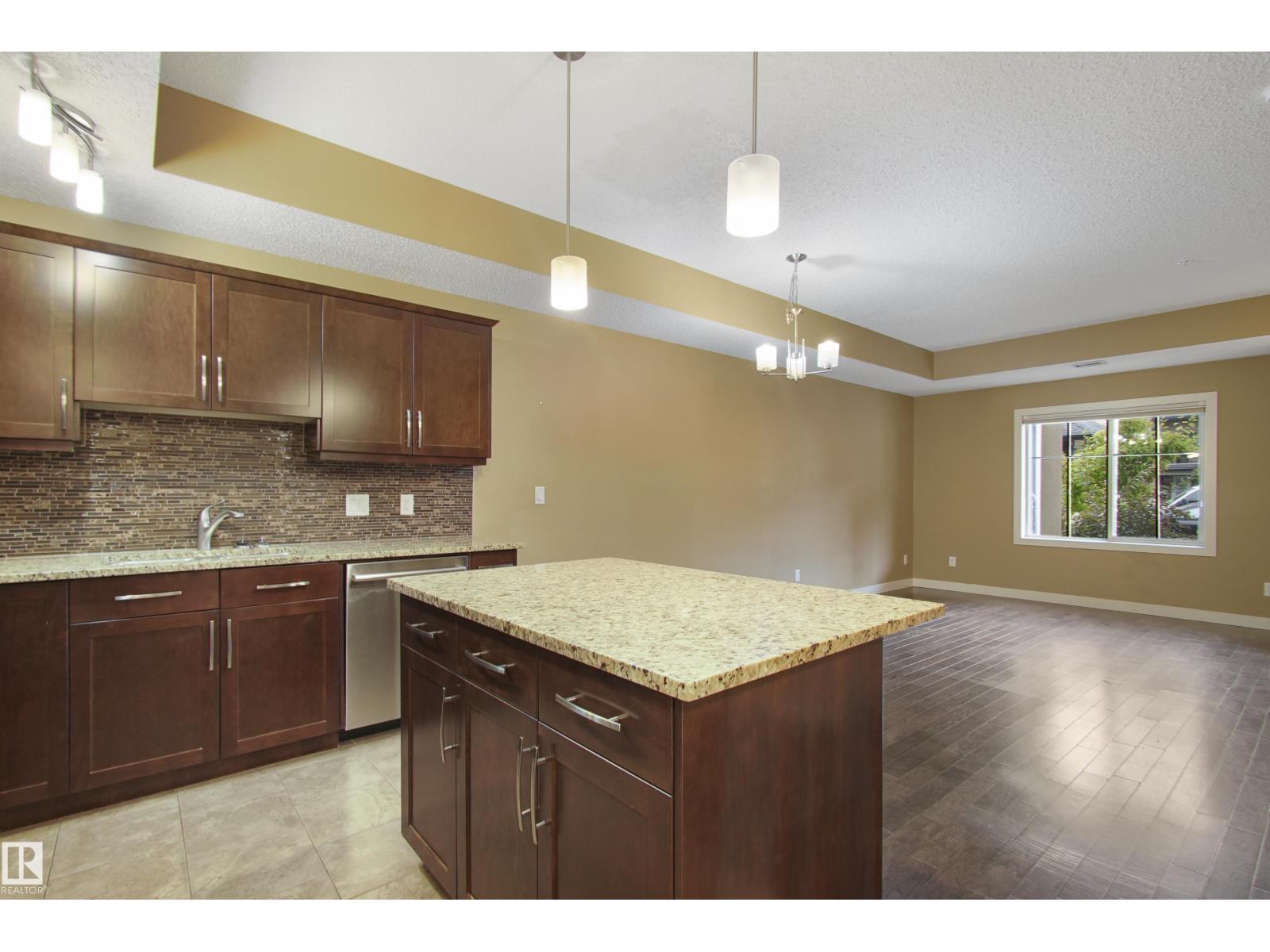 Photo 8 of 106 10540 56 Av Nw, Edmonton AB