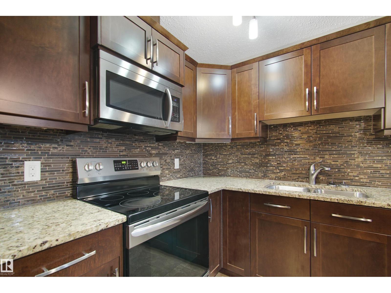 Photo 22 of 106 10540 56 Av Nw, Edmonton AB