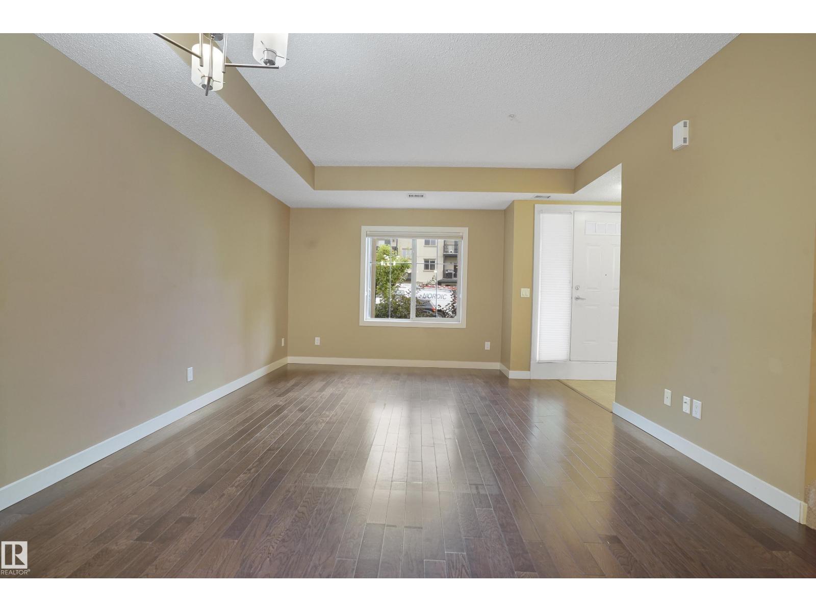 Photo 16 of 106 10540 56 Av Nw, Edmonton AB