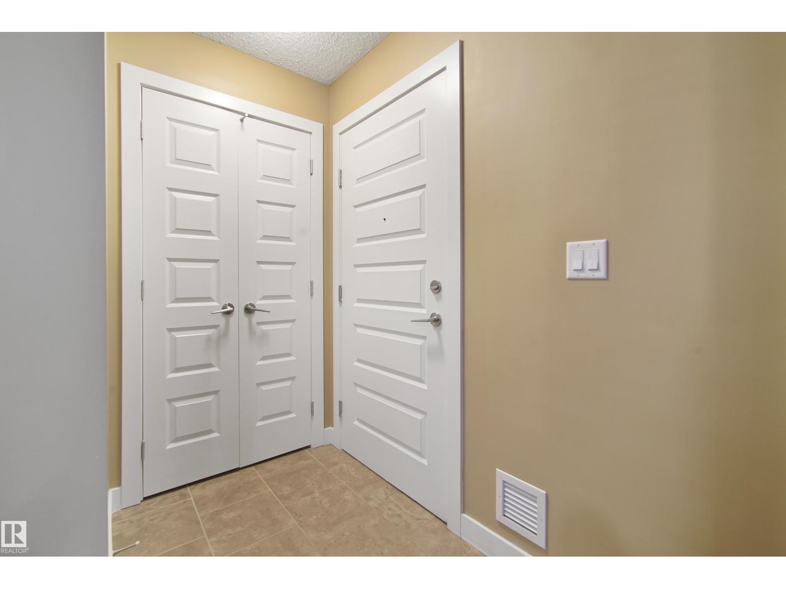 Photo 23 of 106 10540 56 Av Nw, Edmonton AB