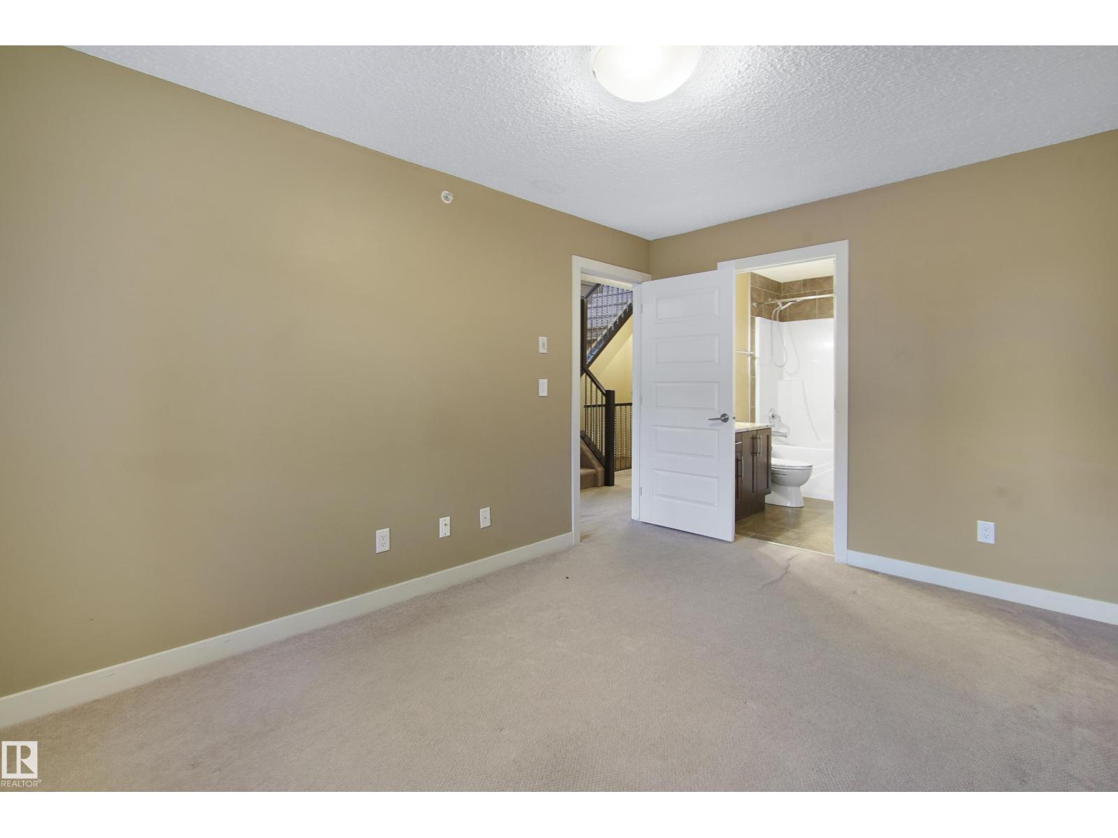Photo 13 of 106 10540 56 Av Nw, Edmonton AB